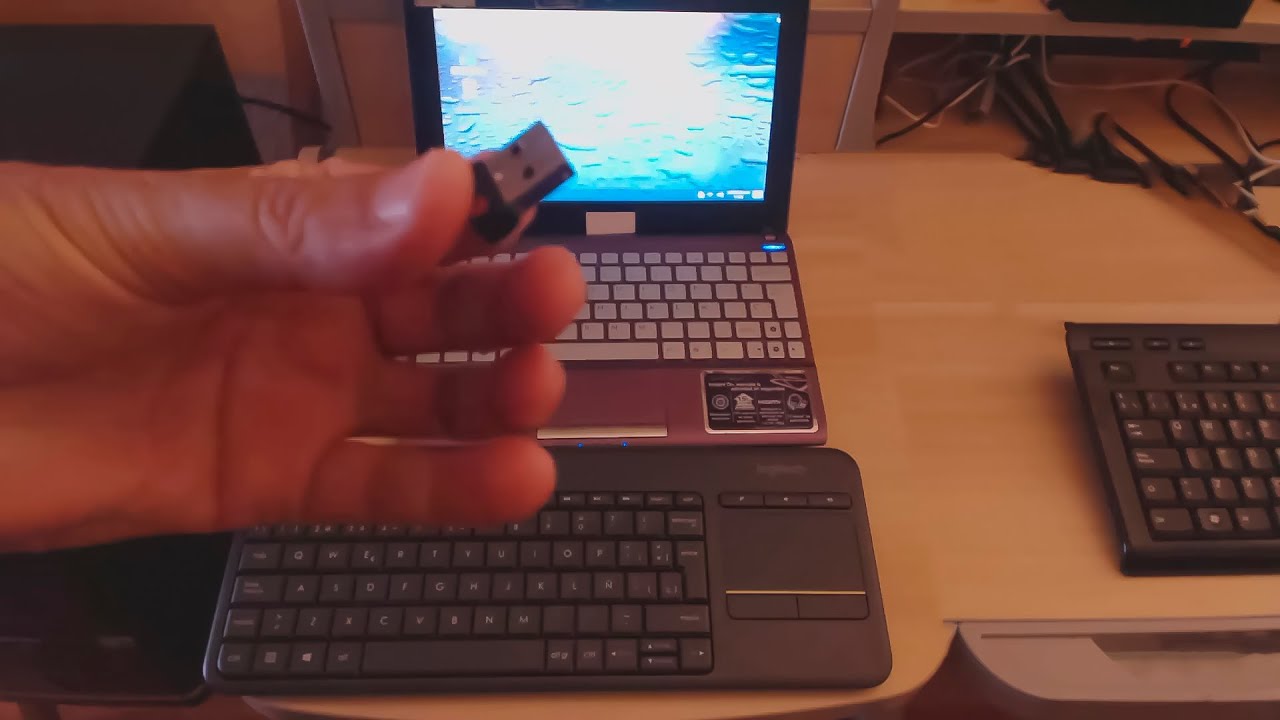 Como conectar un teclado externo por usb a laptop o un teclado inalámbrico - YouTube