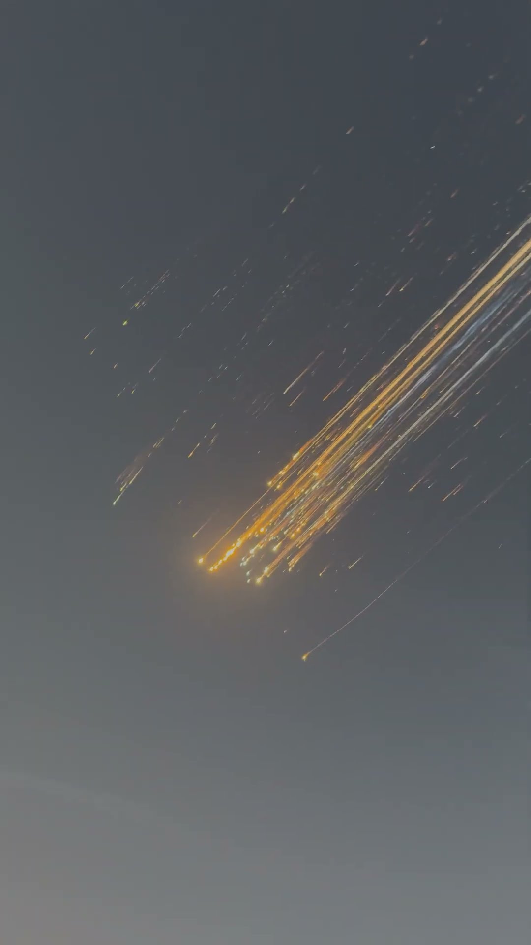 SpaceX Spectacle In Caribbean Sky || ViralHog