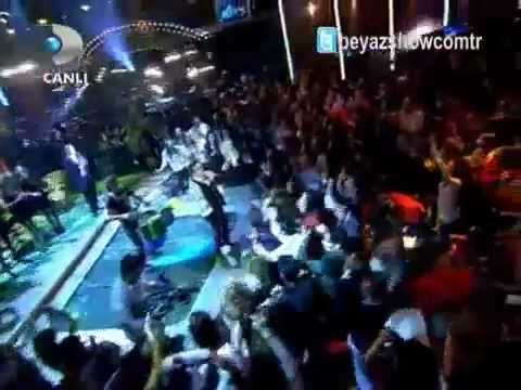 Mustafa Ceceli - Bir Yanlış Kaç Doğru (Canlı Performans) Beyaz Show 14.12.2012