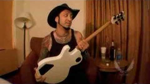 Dean Guitars - Tom Maxwell