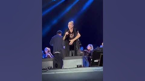 HANDE YENER - GİT (Hande Bizi Sezen