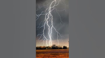 Miền Bắc hứng hơn 23.000 cú sét đánh vào sáng nay 25/4