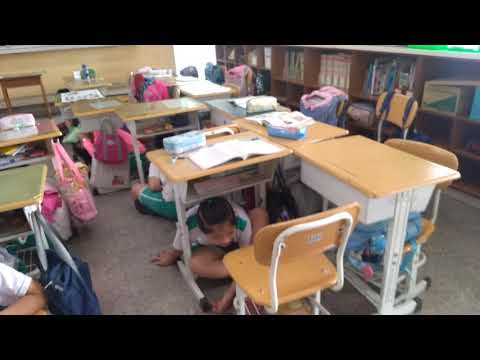 防震防災預演-班級趴下掩護穩住~