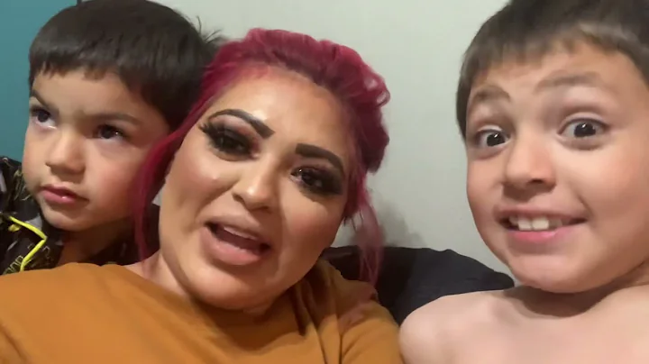 Vlogmas day 12 (ginger bread house )