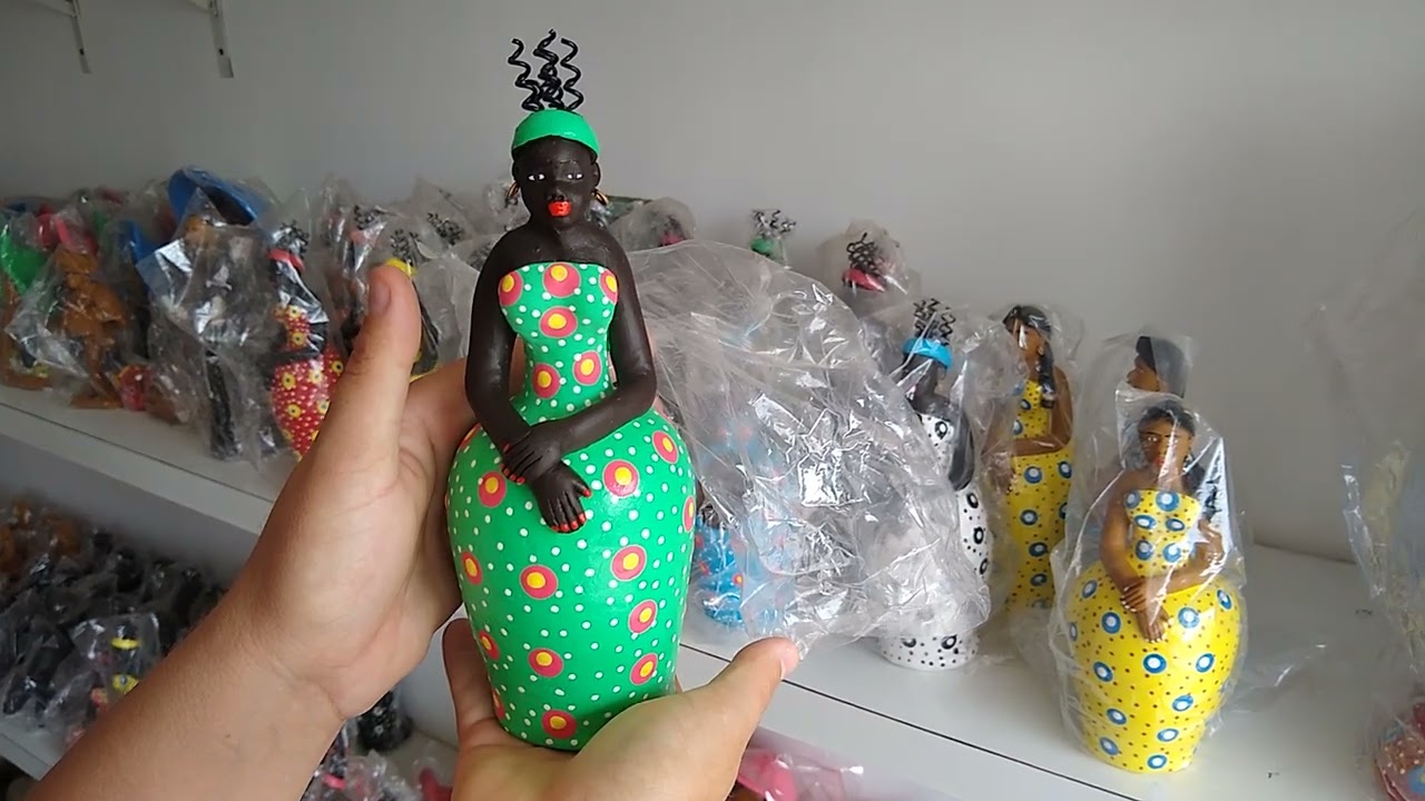 Boneca de arte barro bidimensional, maquiagem feita à mão, técnica