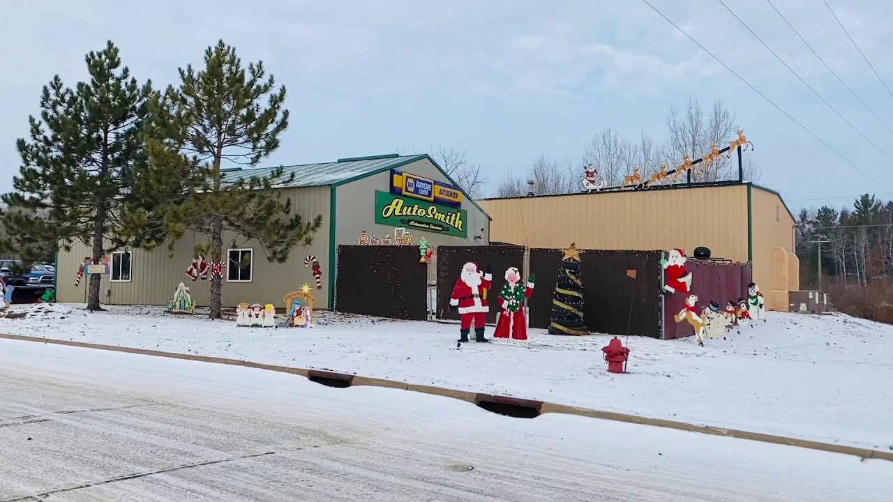 Winner of the 2020 Cuyuna Lakes Holiday Décor Contest is AutoSmith Service Group