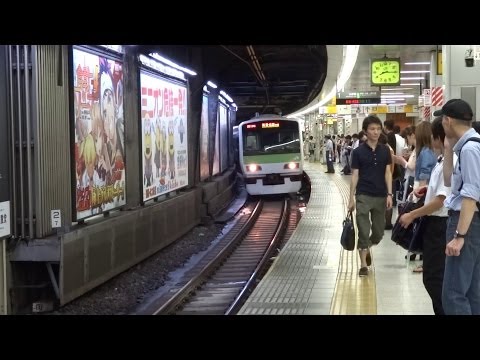 休日夜のJR山手線渋谷駅乗降風景/JR Shibuya Station (Tokyo)/2013.09.15
