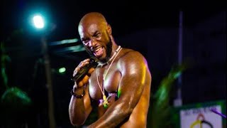 Kwabena Kwabena performs #Aso at 1032 Laughs  and Music Show