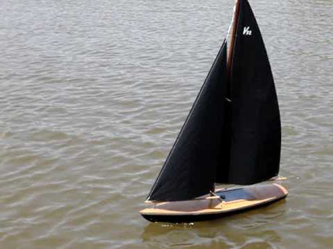 v32 rc sailboat