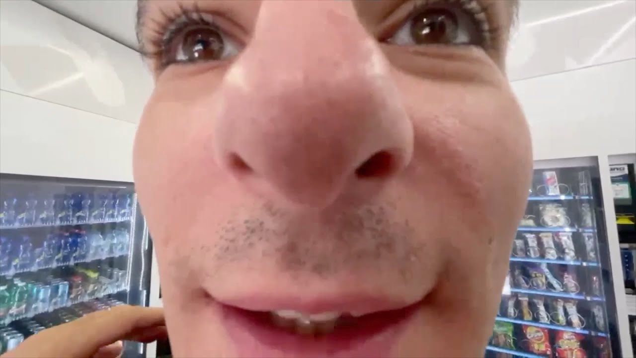 Ciccio NPC al distributore di lattine