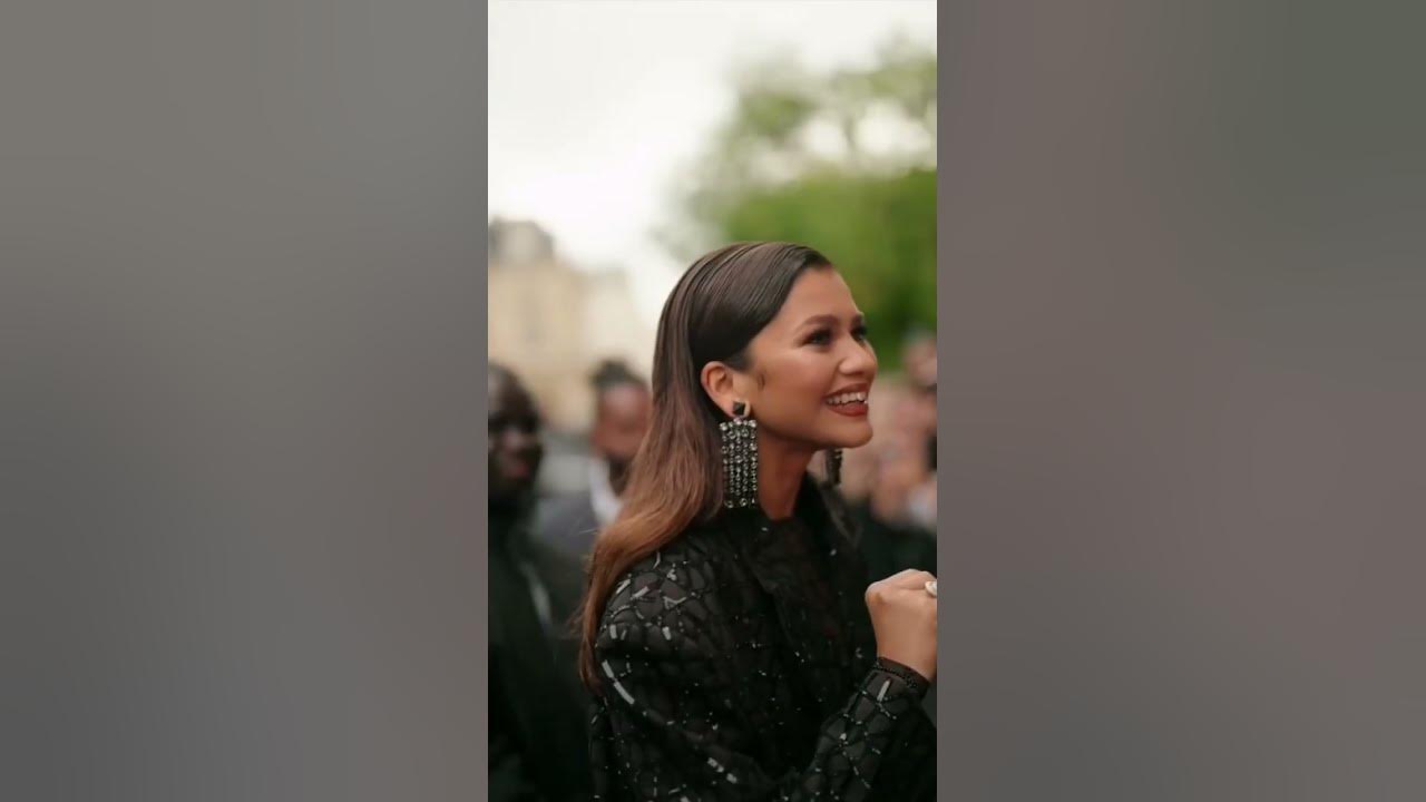 Zendaya chamou atenção na Semana de Moda em Paris, no desfile da Valentino  no último domingo (2) - Purebreak