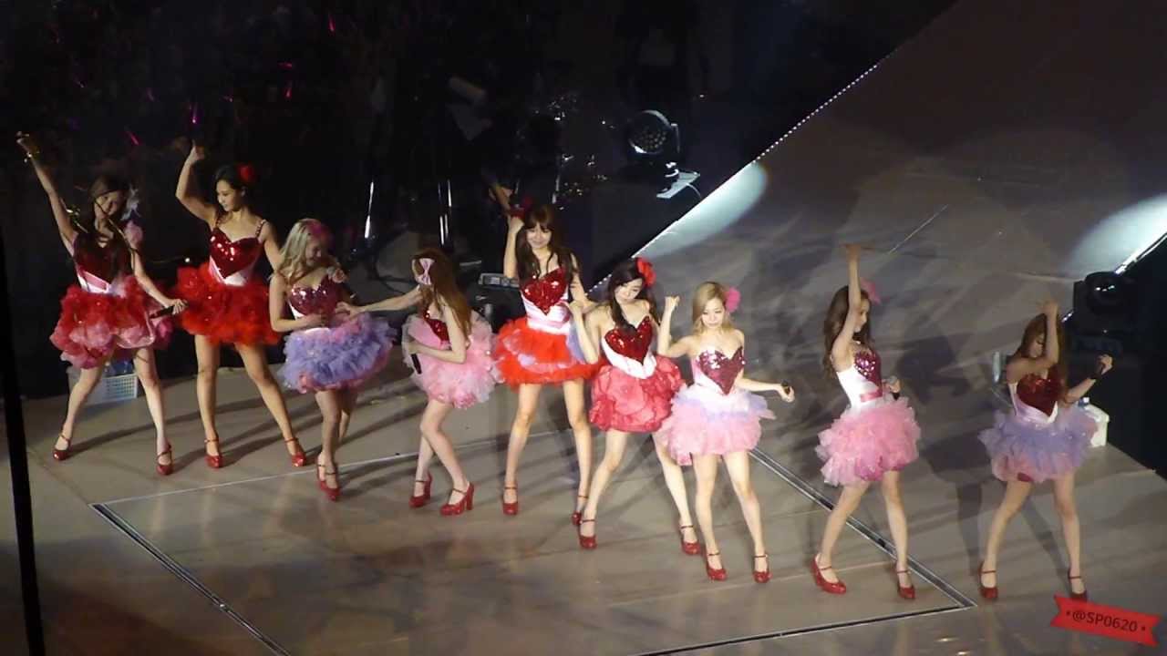 2013.07.20 SNSD - Kissing You+Way To Go(Taeyeon+Tiffany) Girls&Peace World Tour @Taiwan