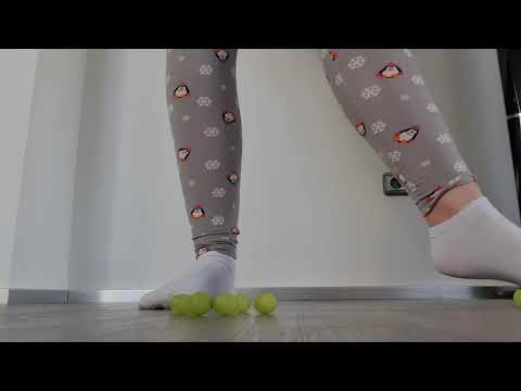 Crush/Roland Pfeil muss meine Socken sauberlecken!!! Dreckige Socken zerstören Weintrauben!