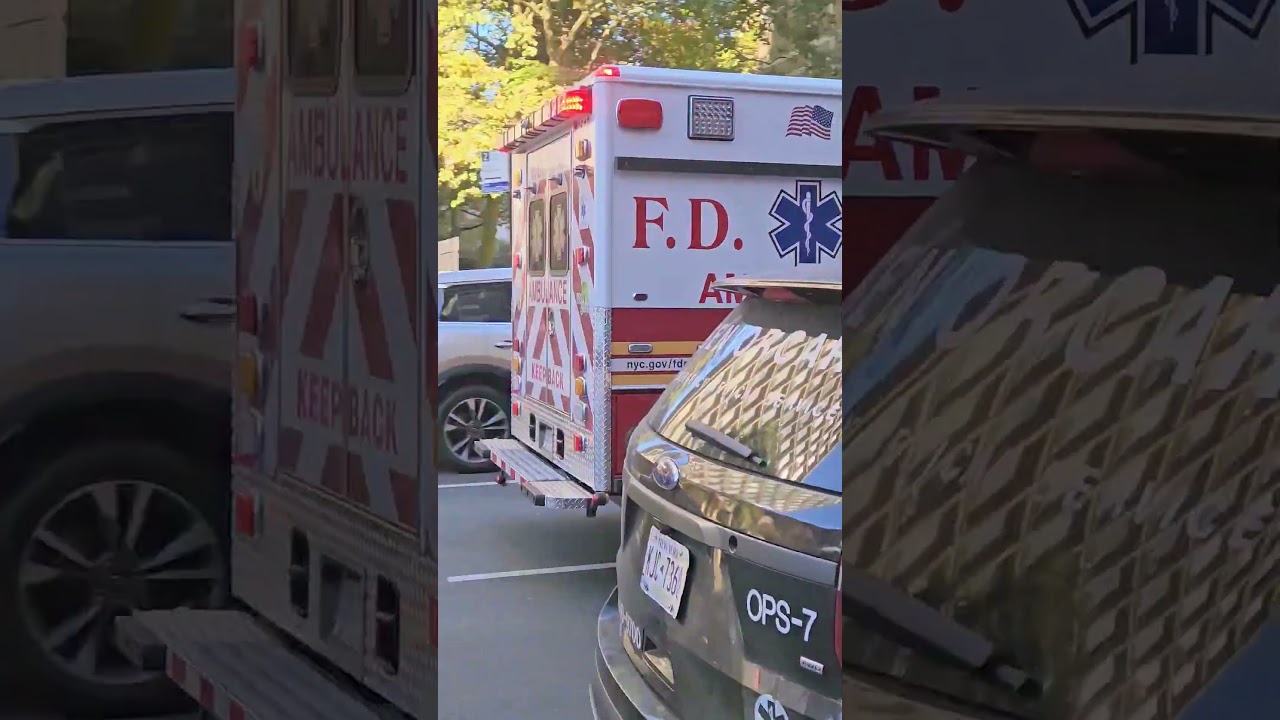 FDNY AMBULANCE RESPONDING IN MIDTOWN MANHATTAN NYC
