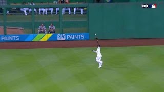 STL@PIT: McCutchen shows off speed with running catch