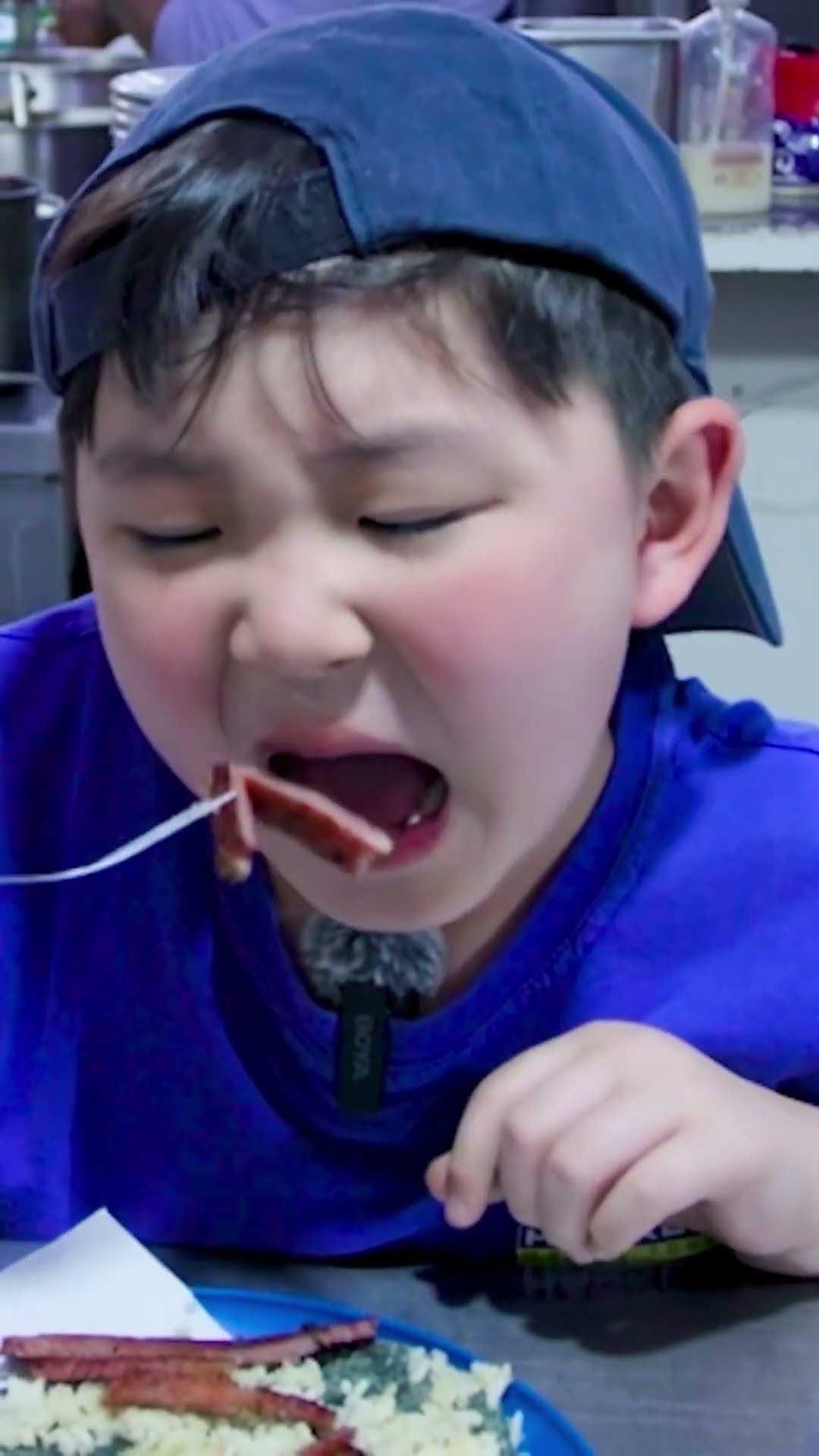 Mi niño coreano probando tacos primera vez