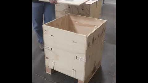 Shipping crate assembly using snap clips.