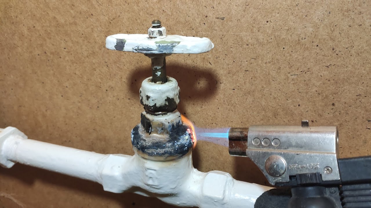 Как легко открутить головку вентельного крана | Чуть не сгорел весь ...