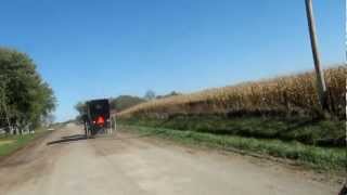 Amish people on a covered wagon. http://topalante.es Vuelta al mundo en moto. Around the world on a motorcycle. Rund um die 