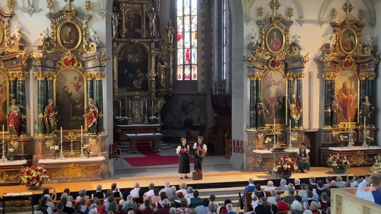 Natascha und Maruschka mit Aabestärn am Jodlerfest Appenzell 2022