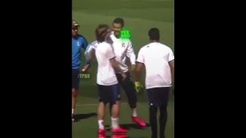 Everyone Wants To Hug Ronaldo 😂🤩