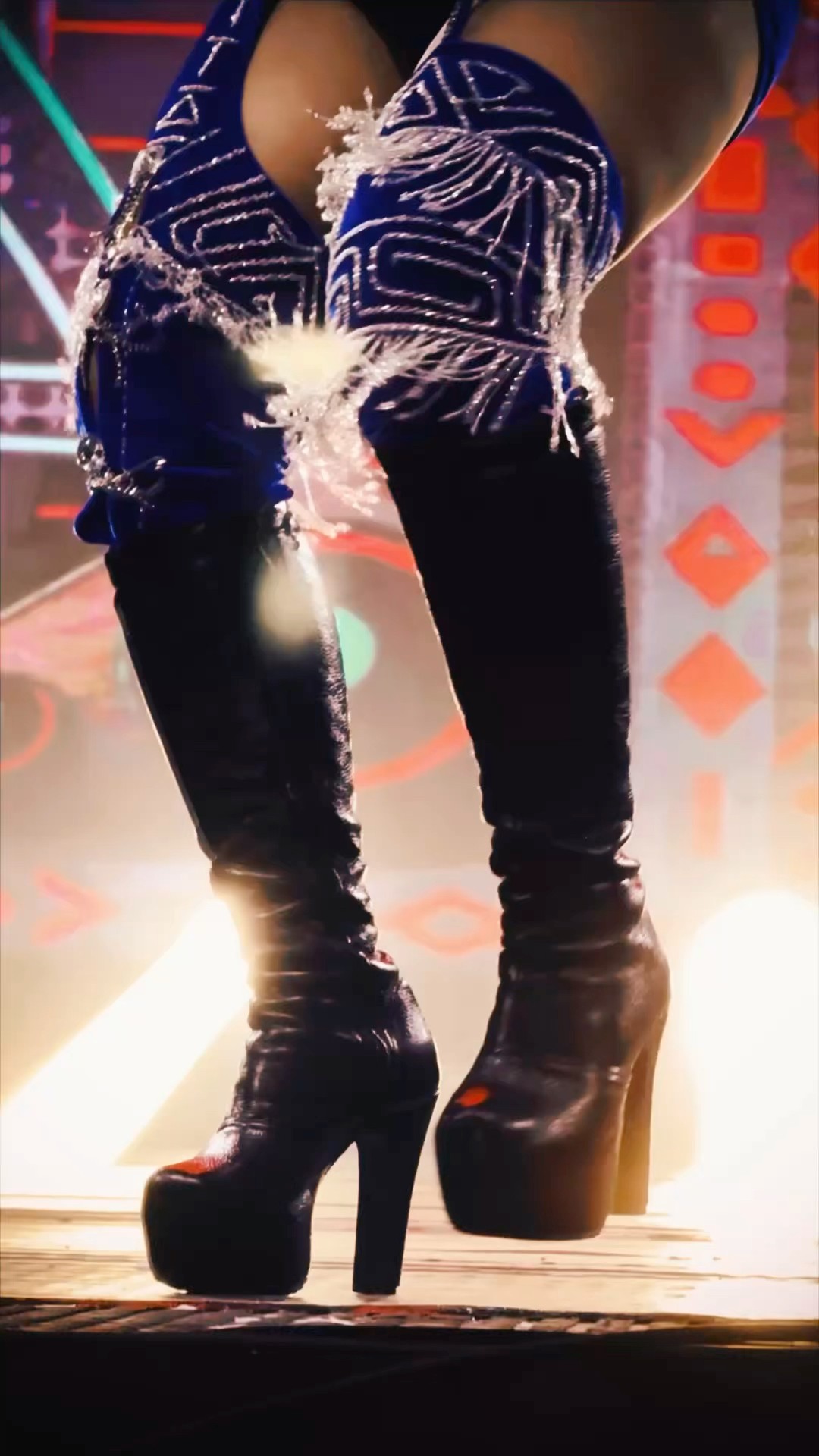 Ver Joelma dançar de perto com essas botas é impressionante