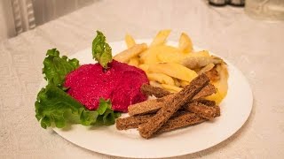 GVK : Закуска "сельдь под шубой". Закуска из селедки и свеклы. Красивая порционная закуска. GVK : Закуска "сельдь под шубой". Закуска из селедки и свеклы. Красивая порционная закуска.