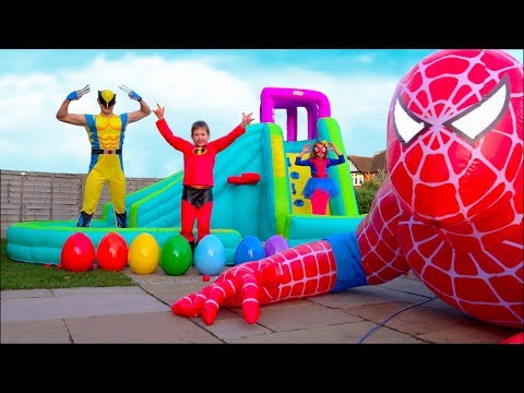 Hulk готовит Максу праздничный завтрак а Spider-Man подарил гигантского надувного Человека Паука