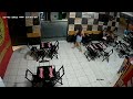 POLICIAL: IMAGENS MOSTRAM BANDIDOS FAZENDO ARRASTÃO NO CENTRO DA CIDADE NO DOMINGO 23