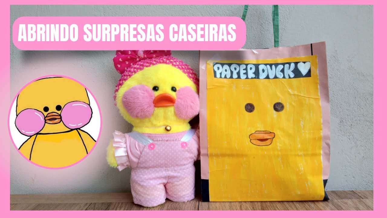 Pato Lalafanfan Amarelo Paper Duck de pelúcia com roupas e acessórios