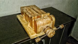 طريقة صناعة منجلة ثقلية من الخشب بسهولة__WoodWorking Real Vise. DIY