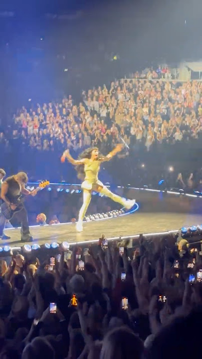 Weird dance from Katy Perry “Last Friday Night”, T.G.I.F, Royal Arena Copenhagen, 10-19-25