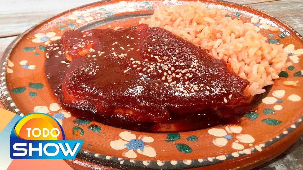 Receta: Es miércoles de comida corrida, prepara Chuletas de cerdo en chile ancho. | Todo Un Show