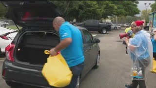 Struggling Hialeah residents grateful for Thanksgiving food giveaway