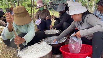 Khâu chuẩn làm lễ pơ thi bỏ mả của phong tục dân tộc jrai tại buôn Ia Rnho, Phú Túc, Gia Lai.