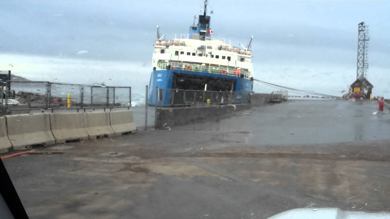 Vent au traversier de BlancSablon 20131121 YouTube