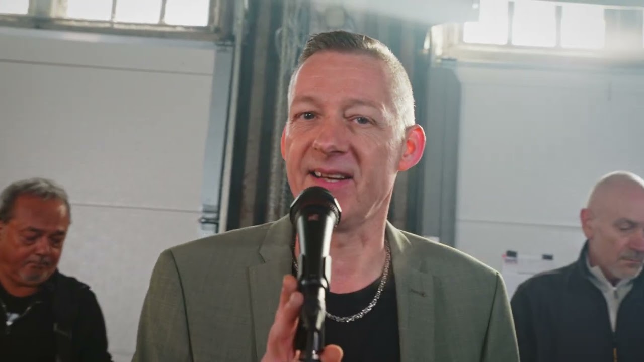 Peter Ternede geeft Drukwerk-klassieker‘Onder mijn dak’ een krachtig nieuw leven