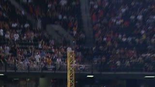 DET@BAL: Mora's homer hits top of foul pole