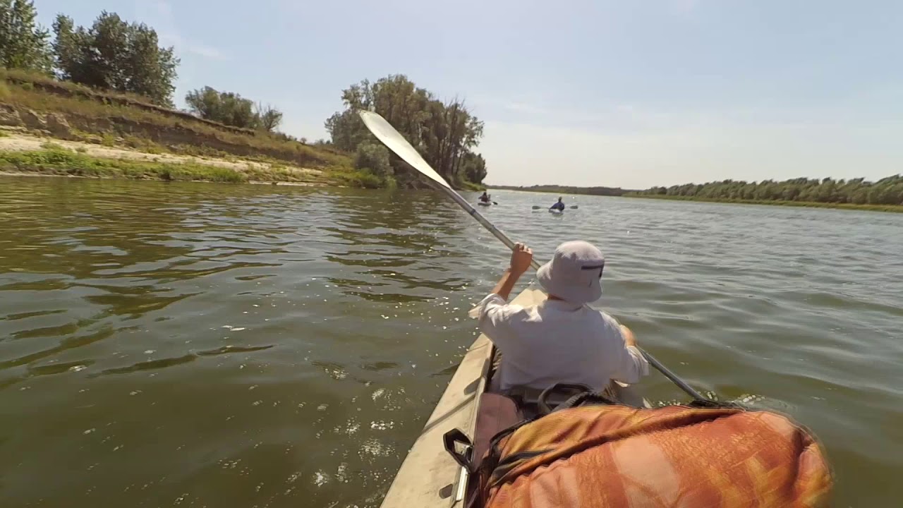 И на воде, и на берегу...
