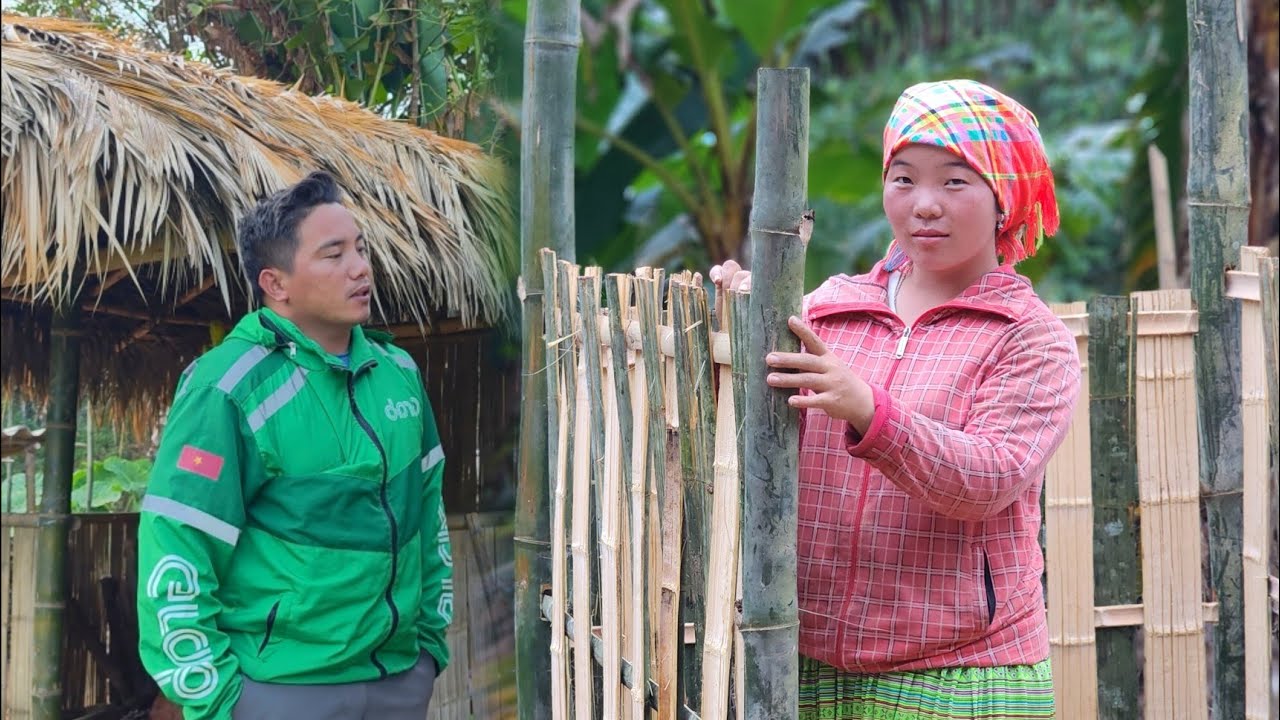 With No Money to Hire Workers, a Single Mother Builds a Bamboo Bathroom by Herself