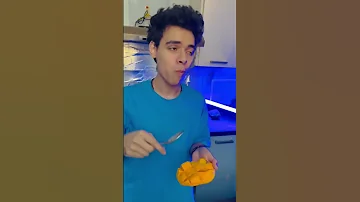 اغرب طريقة اكل مانجا ممكن تشوفها 