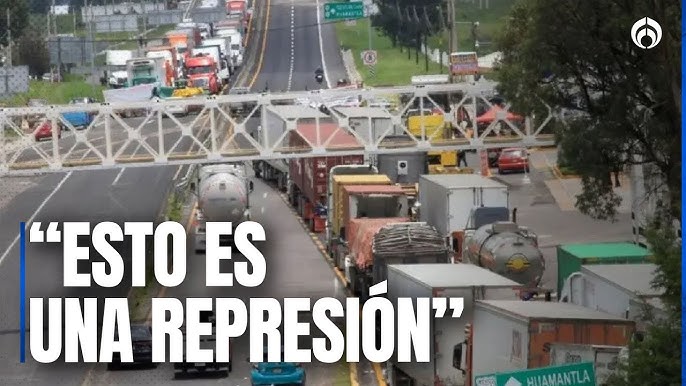 Colapsan la aduana! Agricultores toman la aduana Zaragoza, camiones varados y cierre total - YouTube