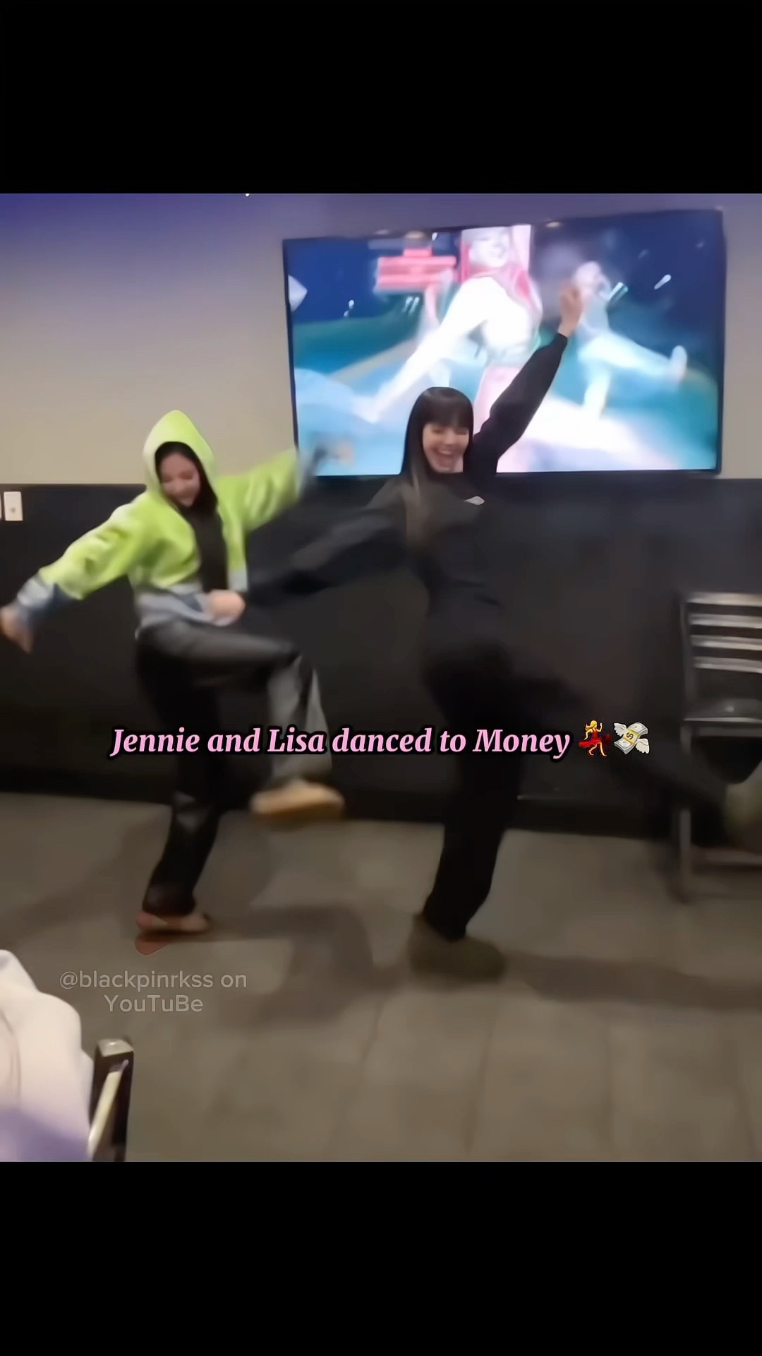 Lisa wished Jennie a happy birthday #blackpink #jennie #lisa