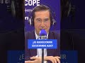 ¿Es bueno dormir escuchando algo?