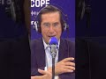 ¿Es bueno dormir escuchando algo?