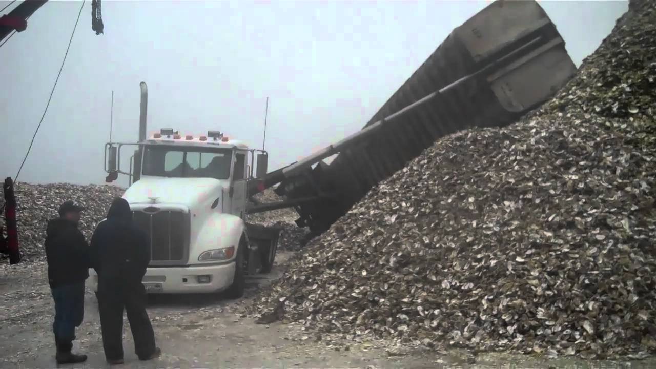 End Dump Truck >> 40 FOOT DUMP TRIALER ON IT'S SIDE AGAIN - YouTube End Dump Truck >> 40 FOOT DUMP TRIALER ON IT'S SIDE AGAIN - YouTube