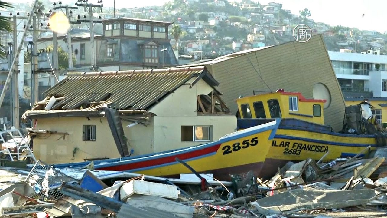 Рыбацкий город в Чили остался в руинах после цунами (новости)