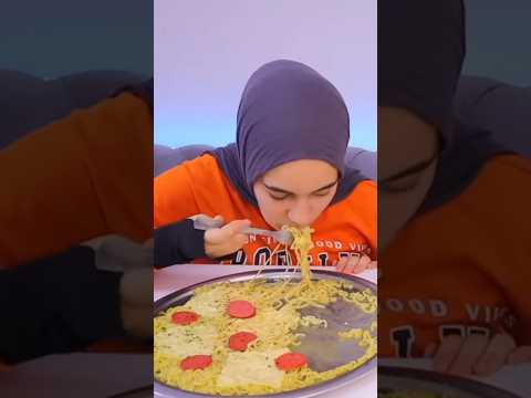 أندومي بالجبن و السجق 