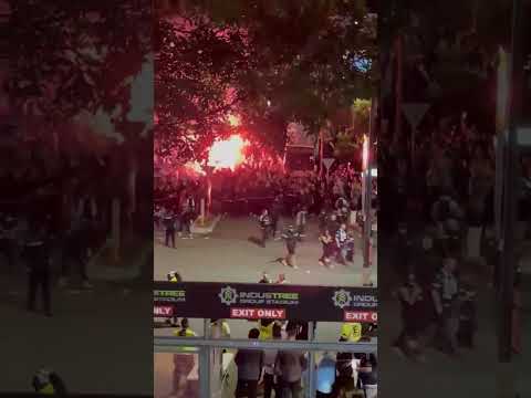 MELBOURNE VICTORY FANS