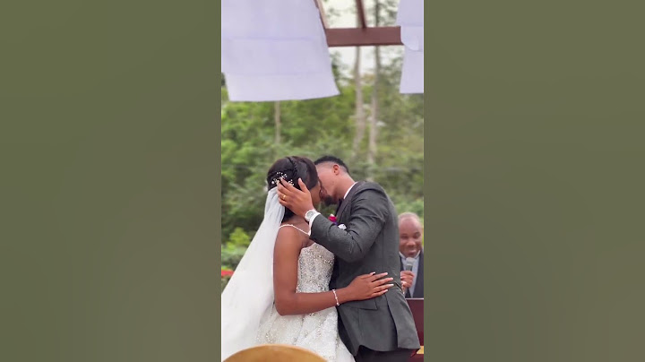 Embrasseriezvous votre partenaire comme ça le jour J? 😅 #mariage #wedding #kiss